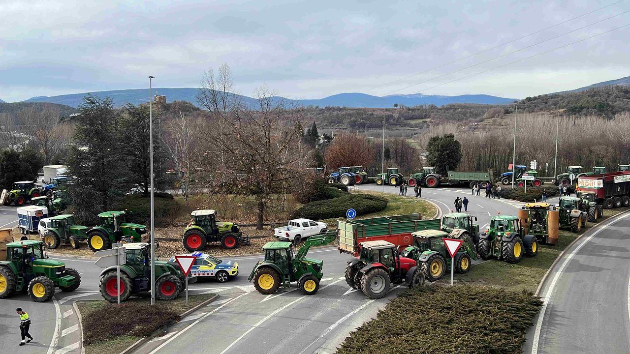 Tractors rotonda Andorra Albert Lijarcio